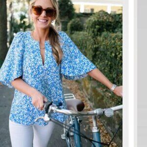 Tuckernuck Finley Flutter Sleeve Top Blue White Floral S